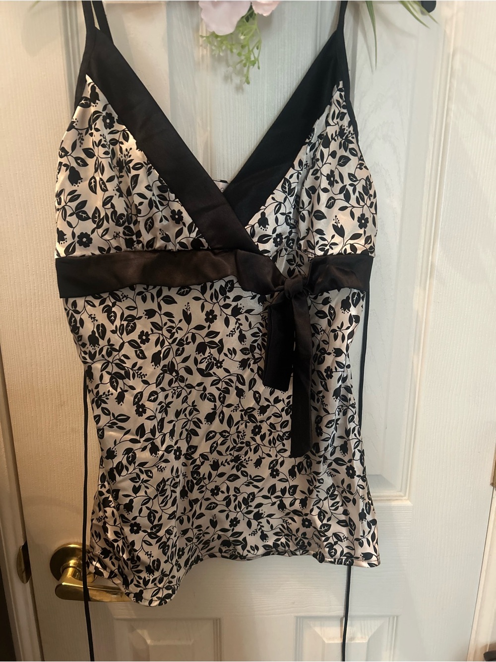 Charlotte Russe Black & Cream Floral Satin V-Neck Tie-Waist Camisole size L.
